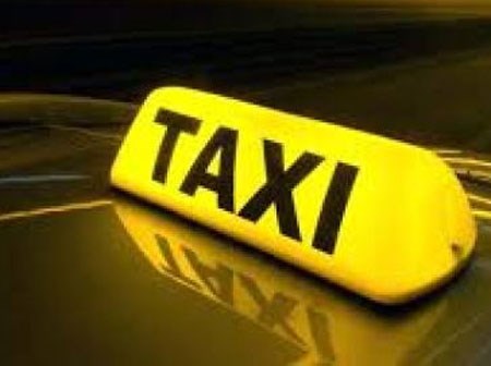 Quý bà bước ra từ nhà nghỉ và câu chuyện qua lời kể lái taxi