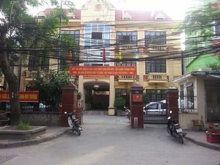 Lao vào cổng trụ sở Công an chửi bới, đòi giật súng cán bộ trực gác