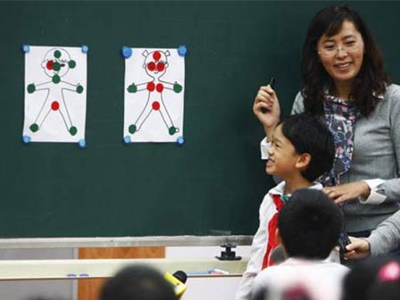 Mẹ ơi! Thay băng vệ sinh ở trường xấu hổ lắm: Con gái học lớp 5 gặp sự cố, mẹ nói thế nào để trấn an tâm lý?-4