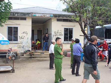 Cô gái 26 tuổi chết bất thường trong nhà vệ sinh ở bến xe