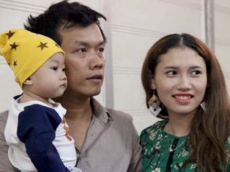 Chuyện tình đẹp của chàng trai 4 năm ròng đeo kè kè bọc nước tiểu bên người