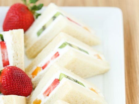Bữa sáng ngon mà đủ chất với sandwich trái cây làm trong 5 phút