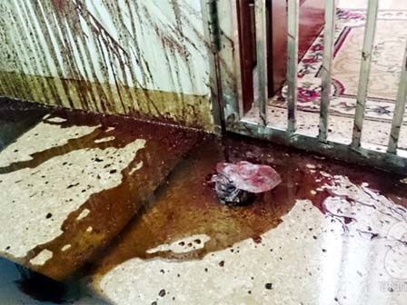 Sau vụ cư dân bị cắt nước 8 ngày, lại có 3 hộ dân ở chung cư Văn Phú bị ném chất thải vào nhà
