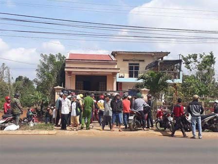 Kinh hoàng phát hiện xác vợ trên vũng máu, chồng chết dưới giếng