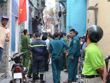 Cả phố náo loạn vì hàng loạt tivi, điện thoại phát nổ