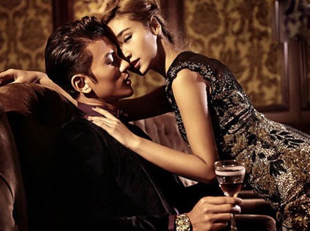 Uất hận với người vợ lúc nghèo thích chồng giàu, khi giàu rồi lại ngoại tình với trai đẹp