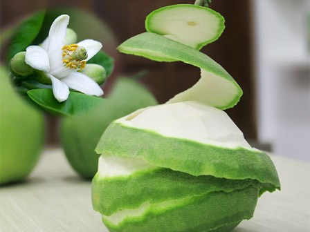 Không chỉ hoa bưởi, rất nhiều bộ phận khác từ cây bưởi mà bạn có thể sử dụng để chữa bệnh