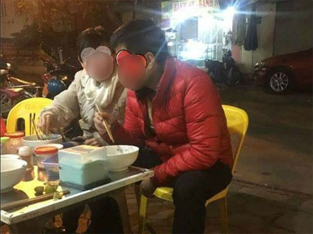 Cô gái chê ỏng chê eo khi đi ăn tối khiến anh người yêu ê mặt, chủ quán cũng nhịn không nổi...