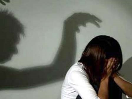 Phú Thọ: Bé gái 4 tuổi bị xâm hại tình dục khi đi xem bóng chuyền với mẹ