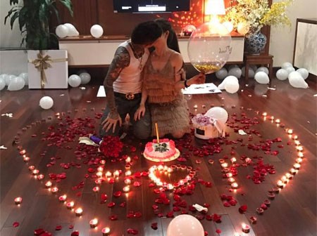 Anh chồng 'tâm lý nhất Vịnh Bắc Bộ' mở tiệc 'song sinh' siêu lãng mạn tặng vợ con