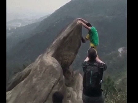 Mải tạo dáng chụp ảnh