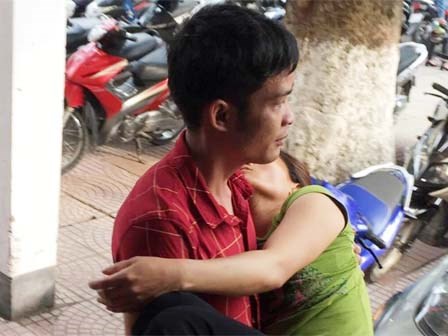 Bác sĩ bất lực nhìn bé 8 tuổi tử vong đau đớn
