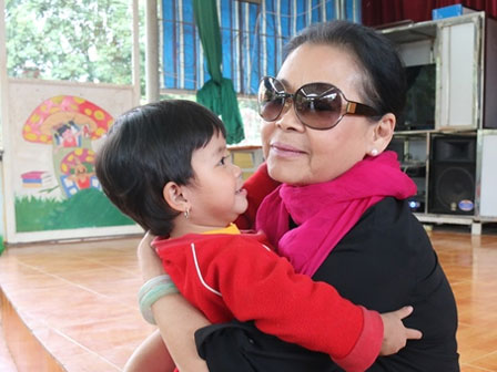 Kỷ niệm 80 năm ngày sinh Trịnh Công Sơn, Hồng Nhung khoe ảnh hiếm năm 21 tuổi bên cố nhạc sĩ-7