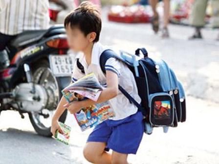 Hiểm họa khôn lường từ những chiếc cặp sách
