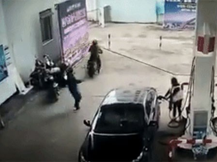 Kết cục bi thảm cho kẻ trộm đồ giữa cây xăng