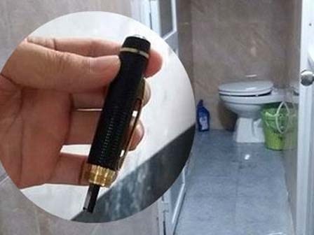 Khách hàng tá hỏa khi phát hiện camera quay lén đặt trong nhà vệ sinh của quán cà phê