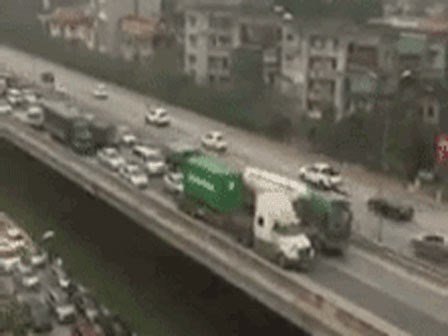 Clip: Cặp đôi container