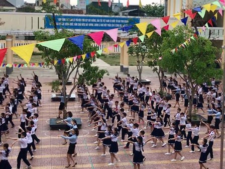 'Đã mắt' với clip cô trò trường tiểu học nhảy vũ điệu cha cha cha