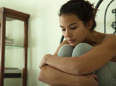 Từ khi mẹ chồng lên ở cùng, đêm đêm vợ chồng em chẳng dám gần nhau