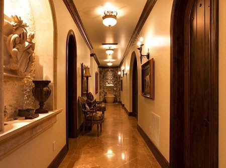 Lắp đèn hành lang thế này, bảo sao nhà suốt ngày lục đục bất hòa