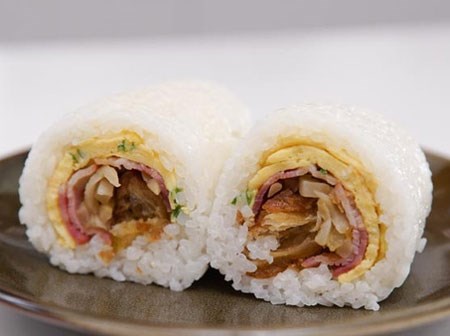 10 phút làm cơm cuộn kiểu mới đảm bảo ngon