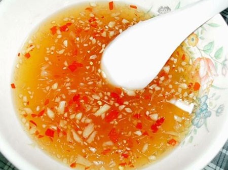 Bí quyết pha nước mắm chanh tỏi ớt thơm ngon hấp dẫn ăn 1 lần là nhớ mãi