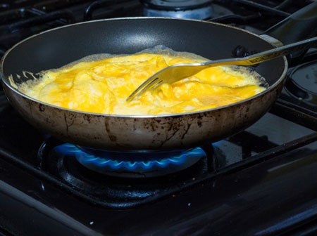 Trứng chiên, trứng luộc dễ làm nhưng nếu chế biến sai cách thì mất ngon lại còn không bổ
