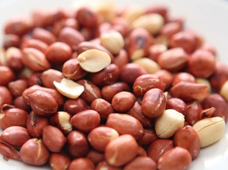 Mẹo rang lạc giòn tan bằng lò vi sóng, ăn béo ngậy