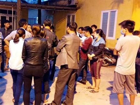 Bé trai 4 tuổi chết bất thường, người nhà vây bệnh viện