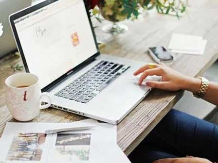 Tuyệt chiêu làm đẹp da đơn giản cho các nàng công sở tiếp xúc với máy tính mỗi ngày