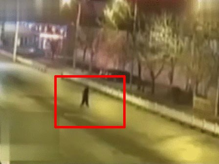 Đứng giữa đường hôn sâu như trong phim và cái kết 