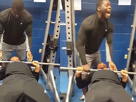 Cái kết bốc mùi của anh chàng đang đẩy tạ thì trót 