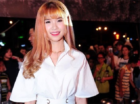 Đây là bí quyết giúp Khởi My luôn trẻ trung khó đoán dù hơn chồng 4 tuổi