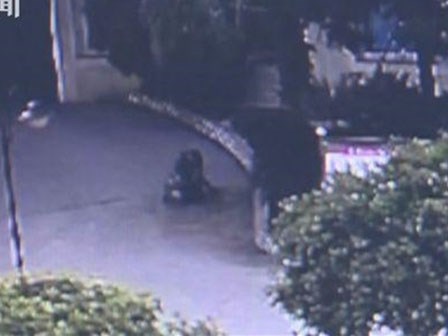 Yêu quá hóa hận, gã bạn trai cũ dùng dao đâm 13 nhát vào người nữ y tá trẻ trong bệnh viện