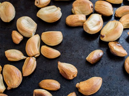 Quá lãng phí nếu bạn không biết tác dụng bất ngờ khi ăn 6 tép tỏi nướng mỗi ngày