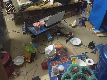 Lại thêm một căn phòng trọ như bãi rác khiến ta tự hỏi: