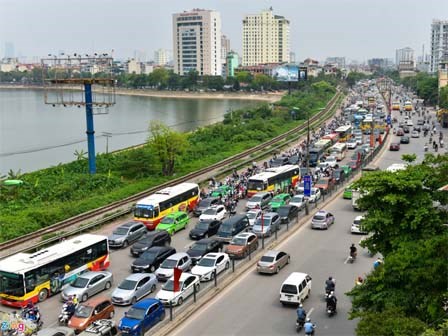 Cửa ngõ thủ đô ùn tắc dài trong ngày đầu nghỉ lễ