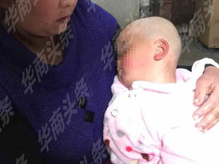 Bé gái 1 tuổi bị bắt cóc ngay trước cửa nhà