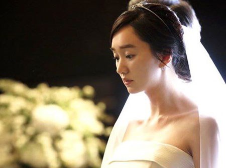 Ngày cưới, tôi đã mặc chiếc áo trắng ngả màu từ hơn 30 năm trước