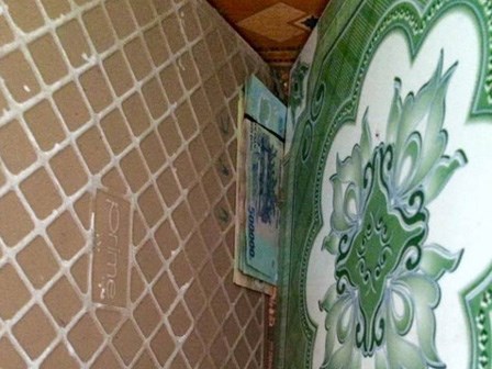 Cái kết đắng ngắt cho ông chồng bị vợ và con phát hiện giấu quỹ đen trong góc nhà