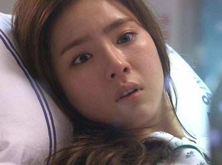 Nằm trên băng ca cấp cứu, tôi vẫn không đau đớn bằng thái độ của chồng