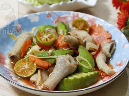 Chân gà xóc xoài xanh - món ăn vặt đang được 