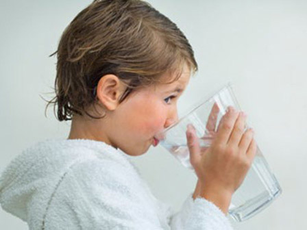 Bác sĩ dọa có thể mất mạng nhưng chàng trai quyết không uống nước 20 năm vì lý do này-4