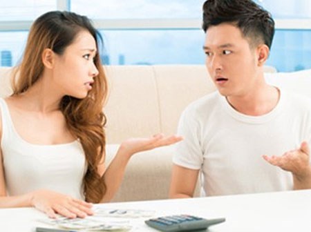 Chàng trai mời bạn gái về ăn cơm đòi chia đôi tiền đi chợ