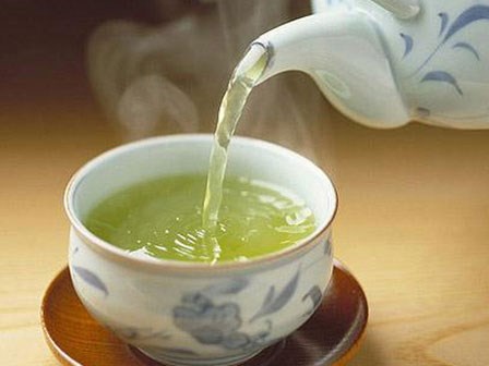 Nếu vừa ăn những thực phẩm này, bạn đừng bao giờ uống thêm trà kẻo ngộ độc, hại thận