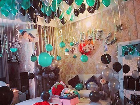 Yêu 150 ngày, chàng trai choáng váng khi mở cửa phòng thấy bạn gái gợi cảm tặng món quà này