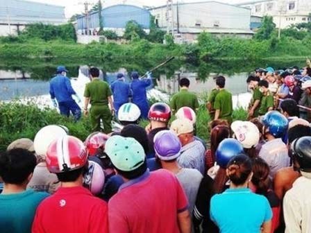 Phát hiện xác chết lõa thể, phân hủy mạnh trên kênh Nước Lên ở Sài Gòn