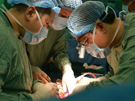 Xử trí bất ngờ với 2 quả thận bị khối u chiếm gần hết