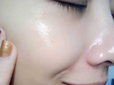Bỏ ra 5 - 10 phút dùng 1 nhúm muối, da trắng mịn, sạch khỏe và hết thâm tức thì