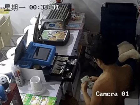 Không chui nổi ống thông gió, tên trộm quyết định 